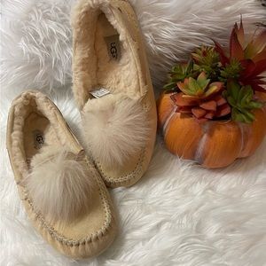 Ugg Dakota Moccasins Pom Tan Size 10